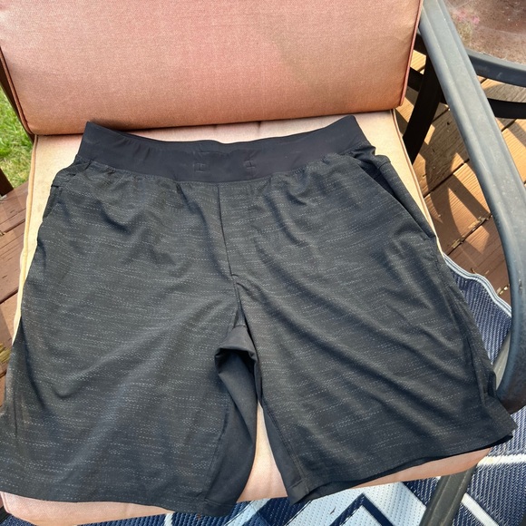 Lululemon T.H.E. Short “LINERLESS” 9” - Picture 4 of 6